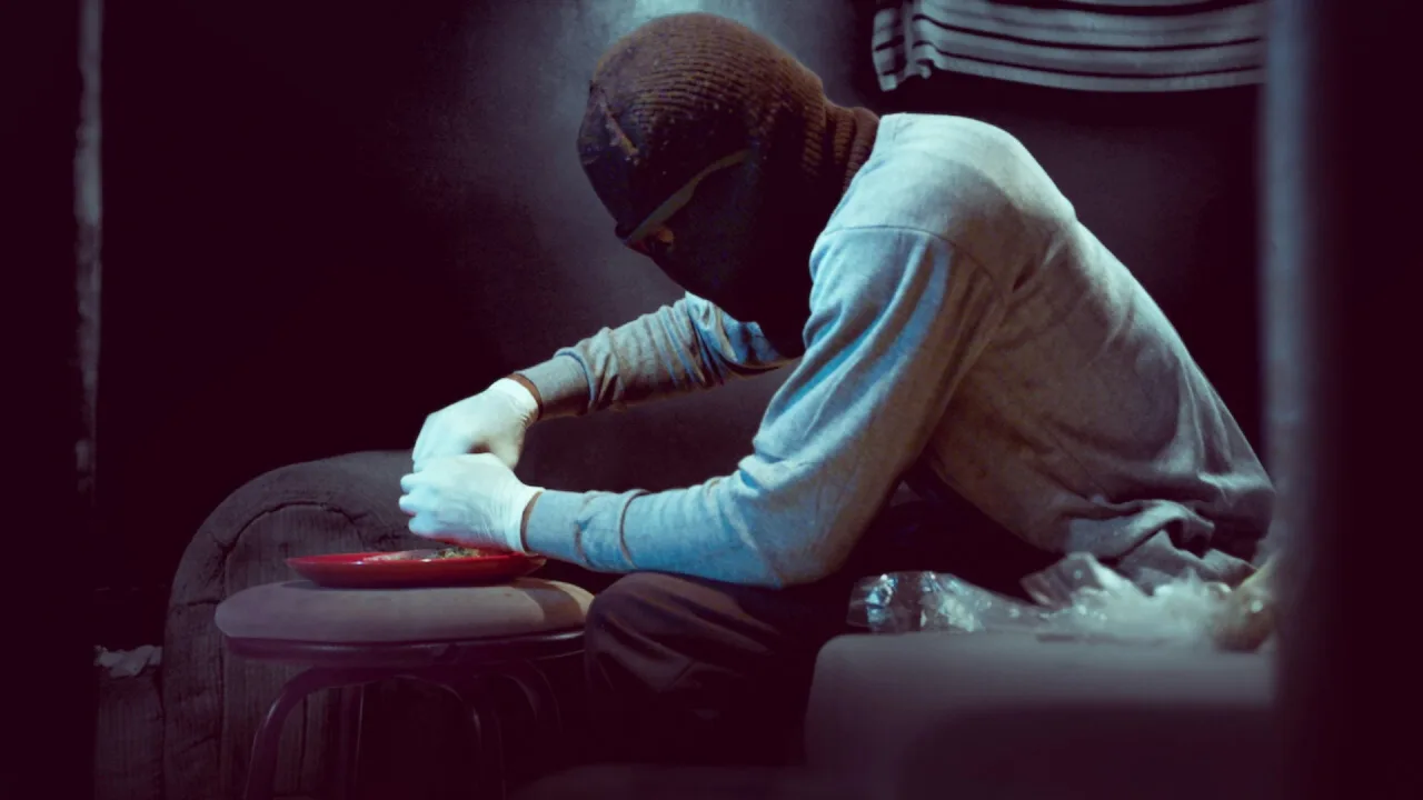 The Business of Drugs 1080p İndir - görsel 2
