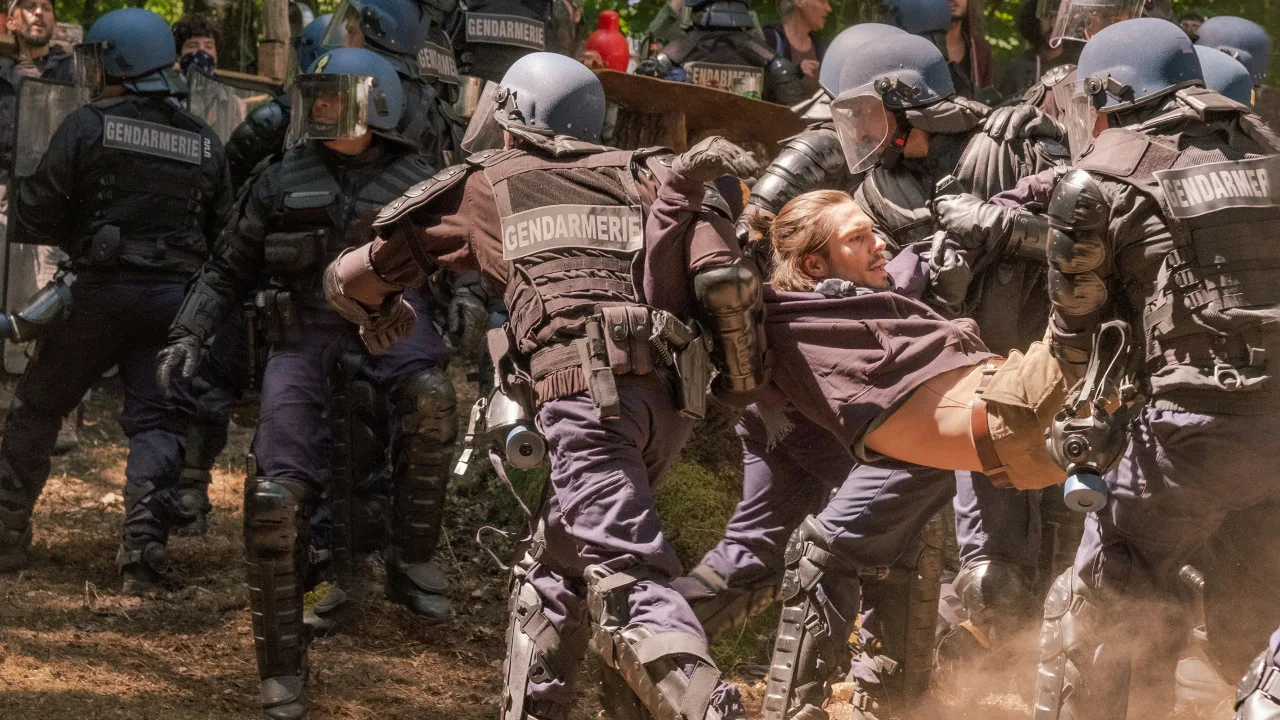Une zone à défendre İndir - görsel 6