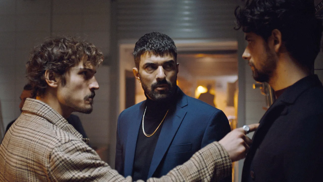Adım Farah 1080p İndir - görsel 5