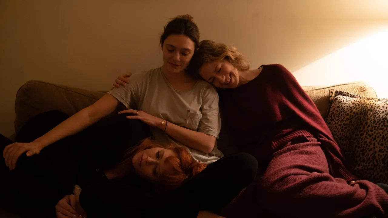 His Three Daughters İndir - görsel 1