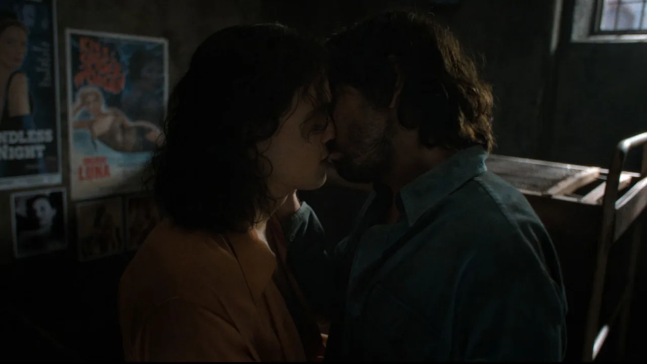 Örümcek Kadının Öpücüğü İndir - görsel 2