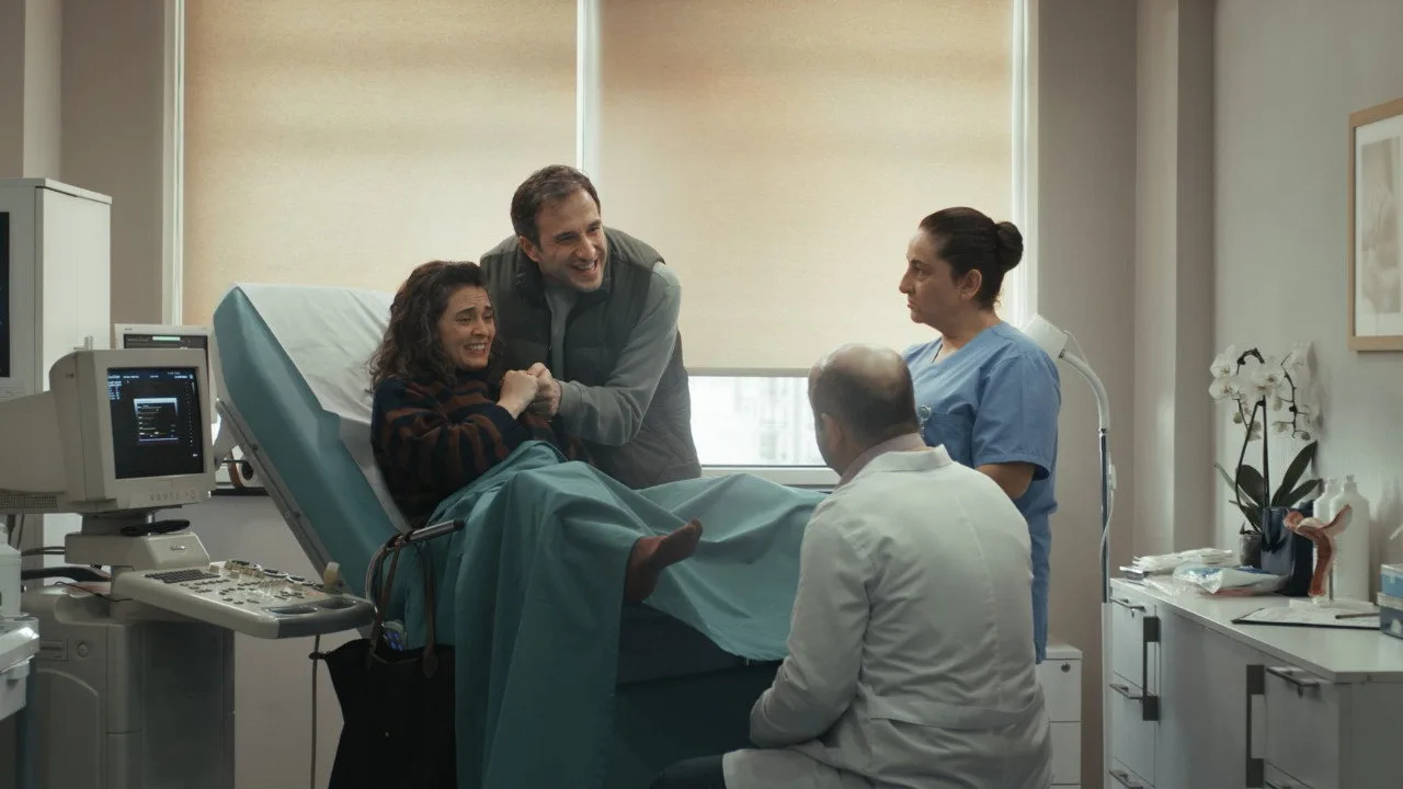 Kuvvetli Bir Alkış 1080p İndir - görsel 5