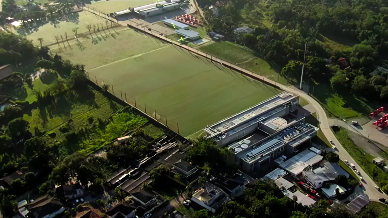Futbol Kulübünde Yangın: Kül Olan Hayaller 1080p İndir - görsel 3