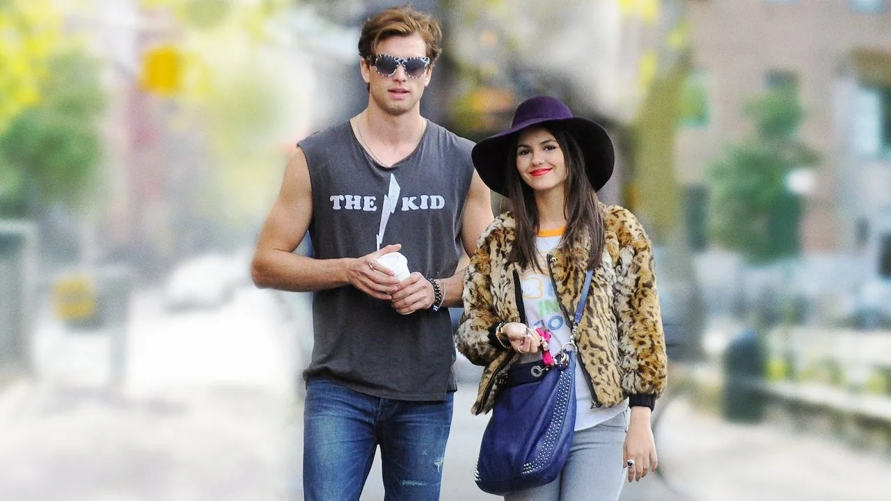 Naomi and Ely's No Kiss List İndir - görsel 5